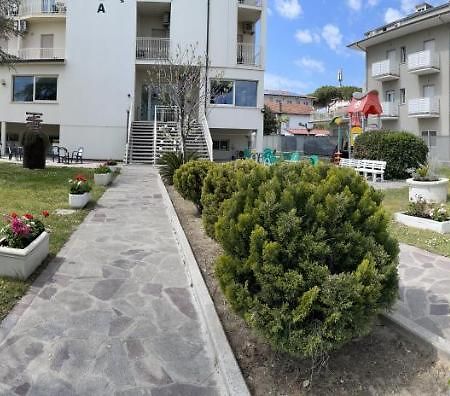 Hotel Amedea 切尔维亚 外观 照片