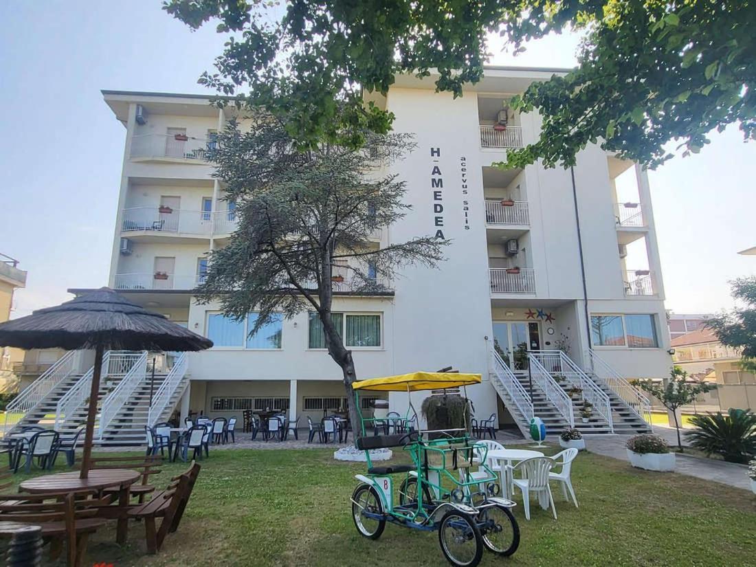 Hotel Amedea 切尔维亚 外观 照片